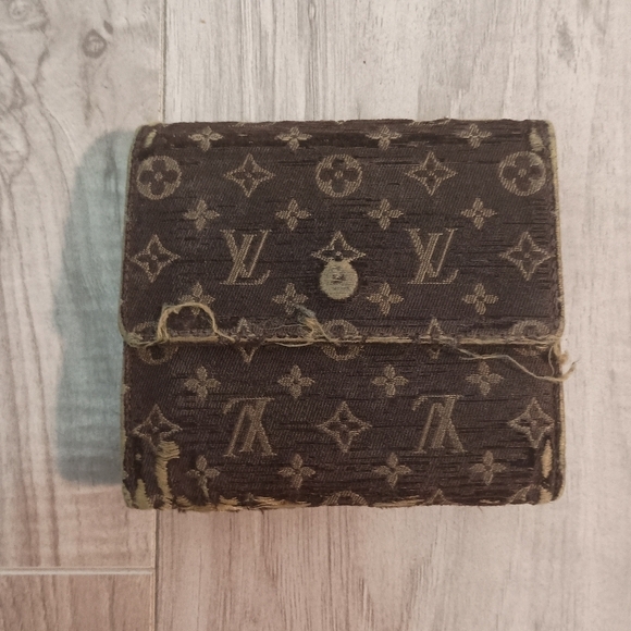 Louis Vuitton Handbags - LOUIS VUITTON Monogram Mini Run Portefeiulle Elise Tri-fold wallet